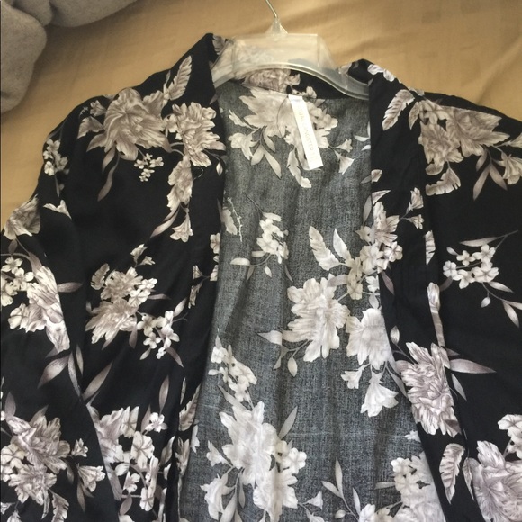 Spiritual Gangster intimates Black Kimono - Picture 3 of 3